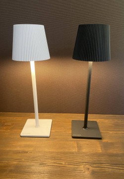 ATTREZZATURA PER BUFFET lampada abat jour da tavolo (poldina)